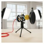 Micrófono Con Condensador Para Pc + Anti Pop Y Soporte Dorado Oscuro - Imagen 6