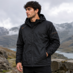 Campera Deportiva Hombre Rompeviento Resistente al Agua con Capucha y Bolsillos con Cierre - Imagen 4
