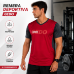 Remera Deportiva Hombre GEDO Roja Manga Corta Cuello V Transpirable y Secado Rápido - Imagen 3