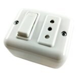 Toma MOLVENO Exterior Unipolar 2P+T con Interruptor - Imagen 2